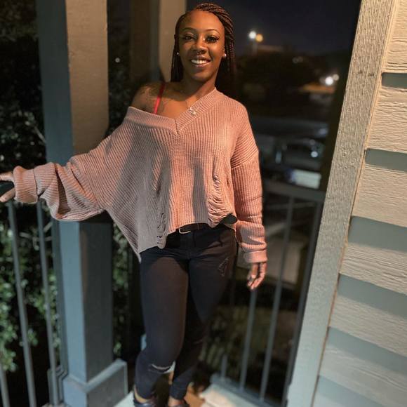 Poshmark profile picture for @leader